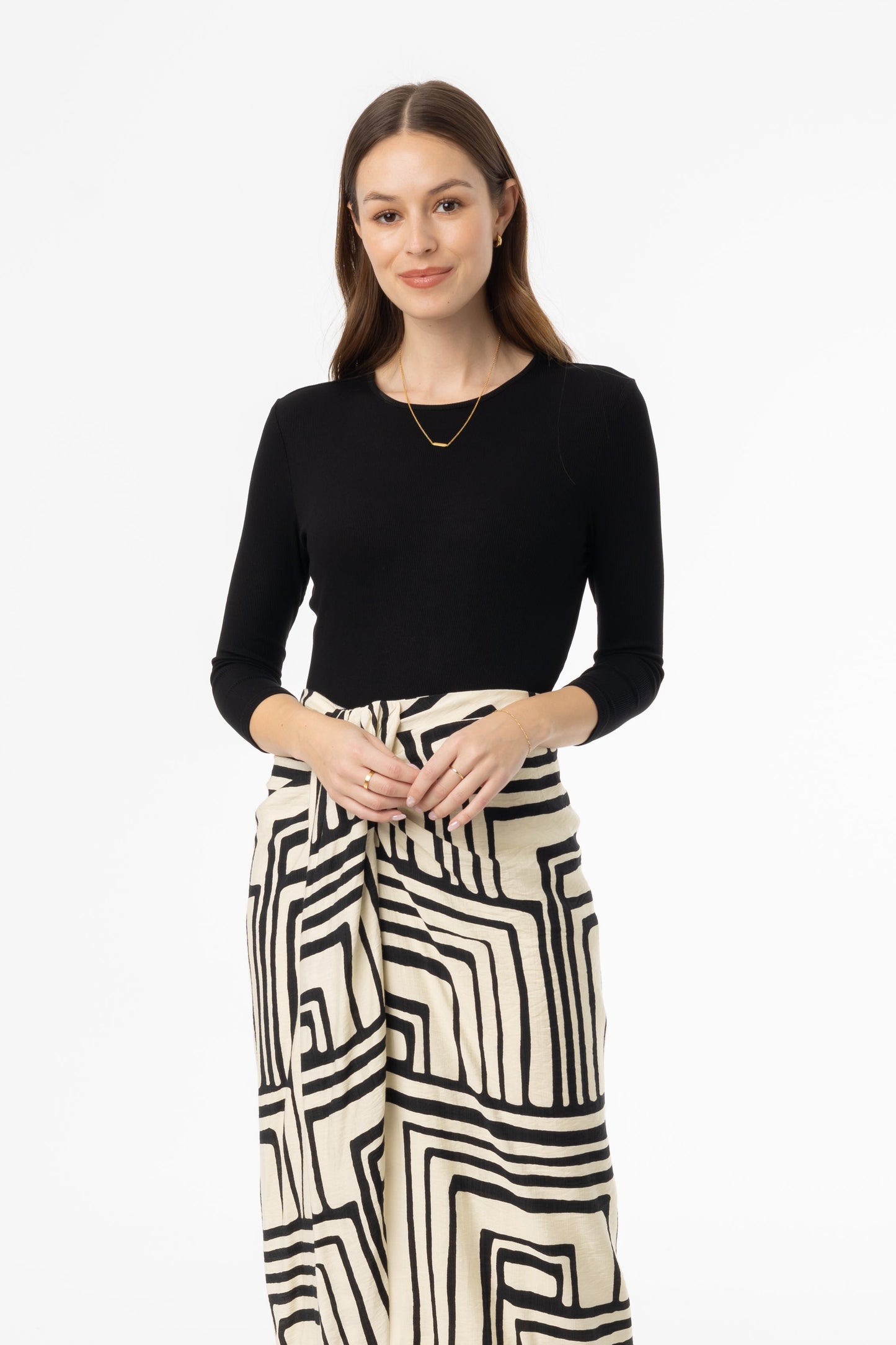 Black Ribbed Round Neck 3/4 Sleeve T-Shirt