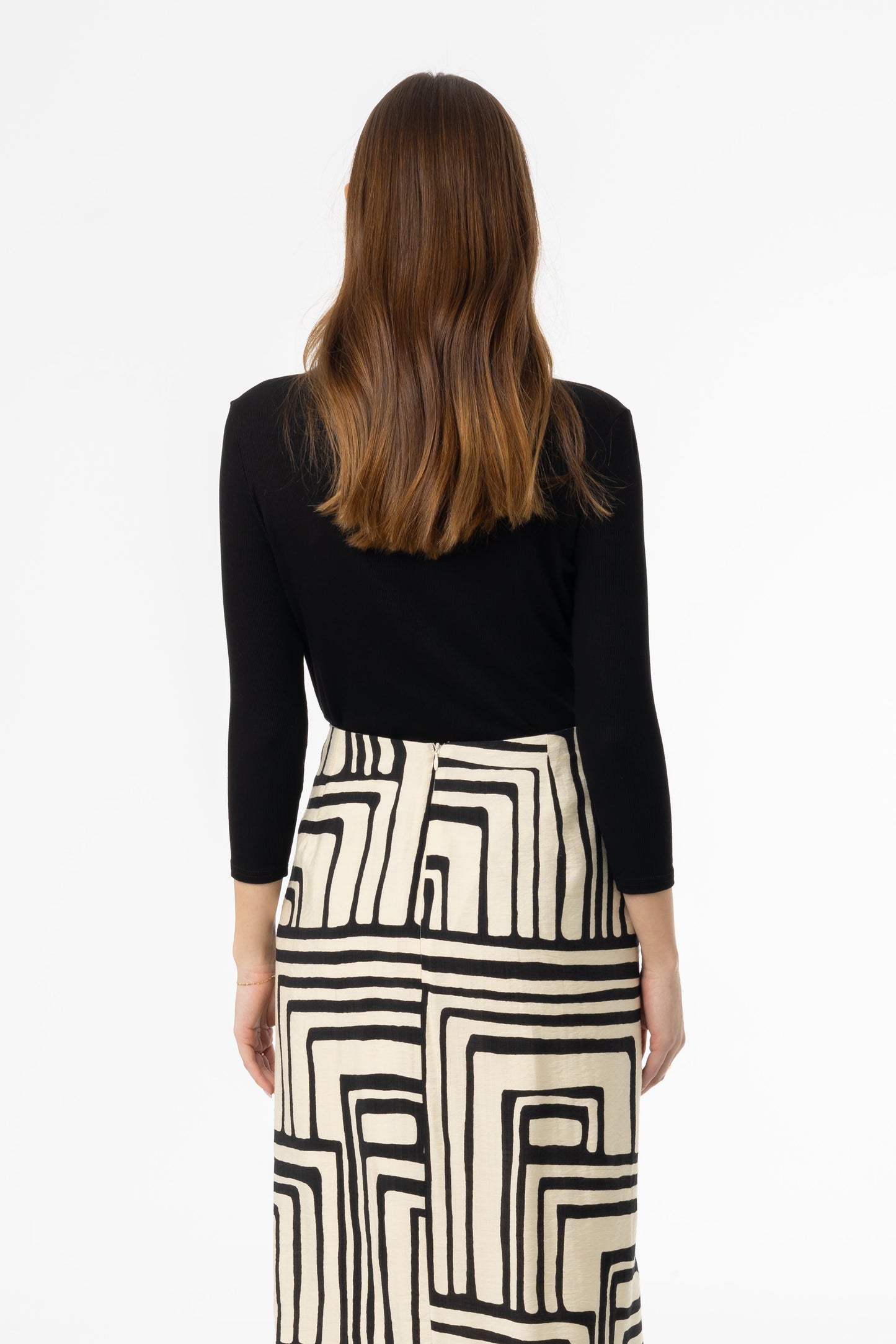 Black Ribbed Round Neck 3/4 Sleeve T-Shirt